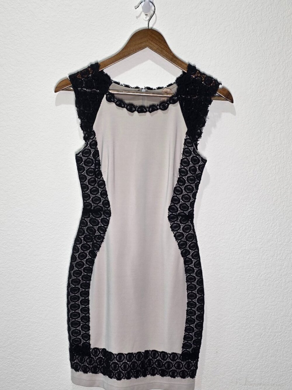 Bailey 44 Tan Colorblock Lace Trim Sheath Dress XS